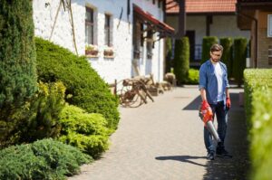 Kaip išsirinkti lapų pūstuvą, kad jūsų kiemas visada atrodytų tvarkingai ir estetiškai